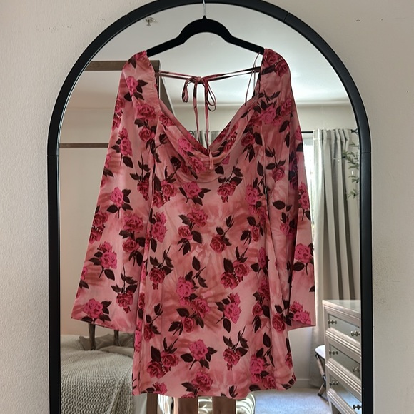 VICI Samar Satin Embossed Roses Cowl Neck Mini S NWOT - Picture 11 of 13